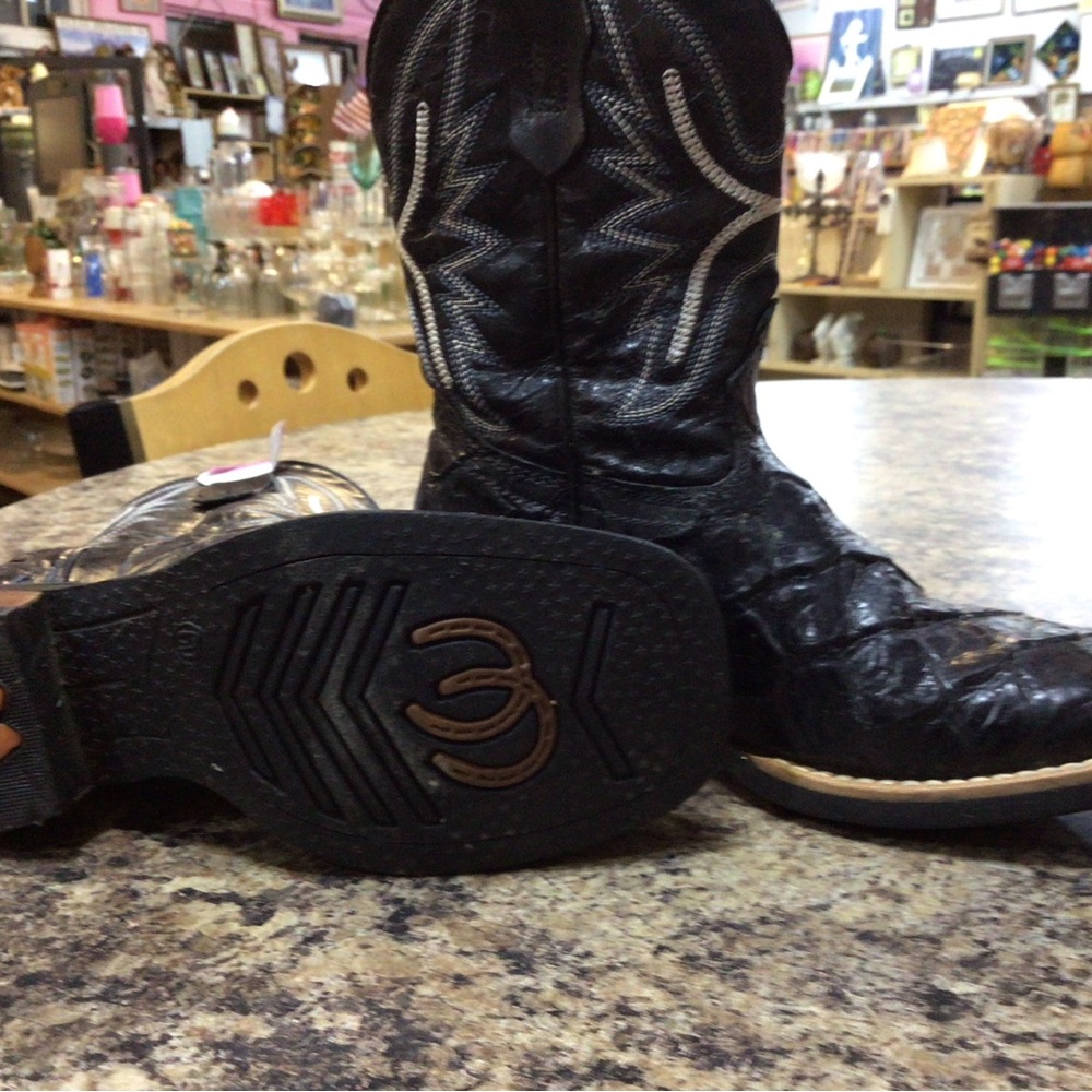 Black Western Cowboy Boots with Embroidered Shaft